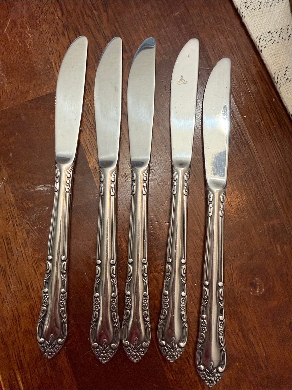 Ornate Silver-Color Butter Knife Set — Elegant Floral Handle (Set of 5)